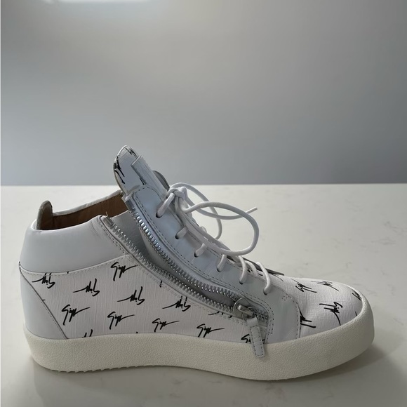 Giuseppe Zanotti White and Black Monogram Sneakers With Silver Zipper Detail - Picture 2 of 6